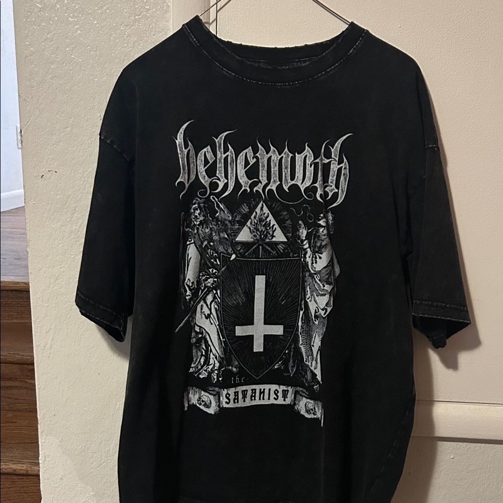 Black men’s xl behemoth Tee